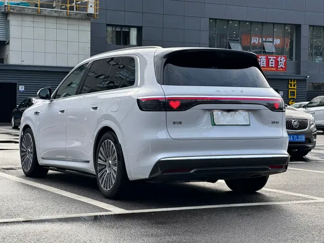 Aito M8 — Фото автомобиля 5