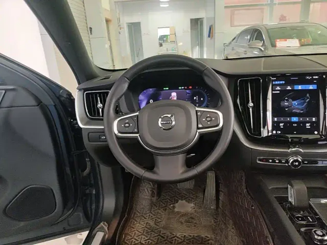 Volvo XC60 — Фото автомобиля 10