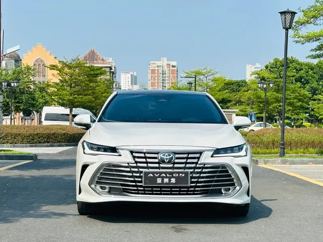 Toyota Avalon — Фото автомобиля 2