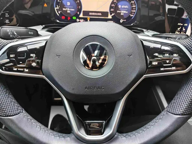 Volkswagen Golf — Фото автомобиля 11