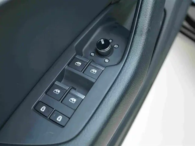 Audi Audi A6L New Energy 2022 55 TFSI e quattro — Фото автомобиля 10
