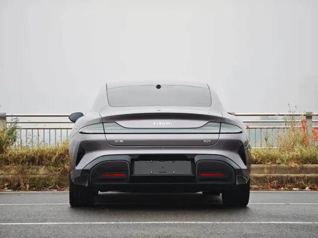 Xiaomi SU7 — Фото автомобиля 8