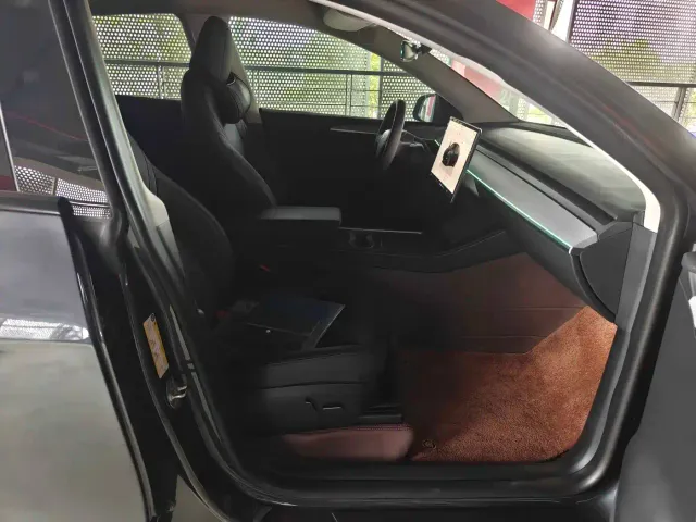 Tesla Model Y — Фото автомобиля 4