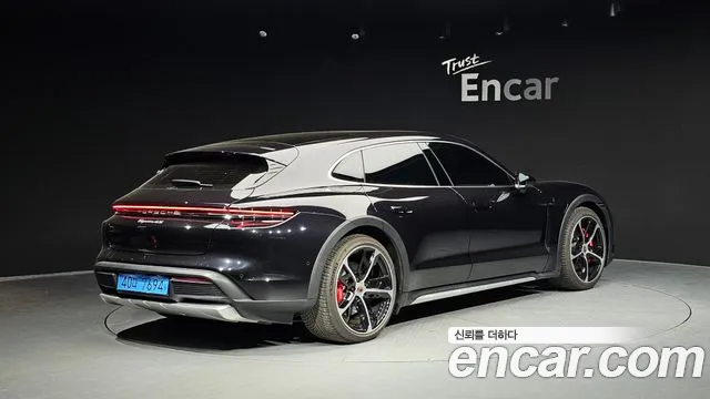 Porsche Taycan — Фото автомобиля 2