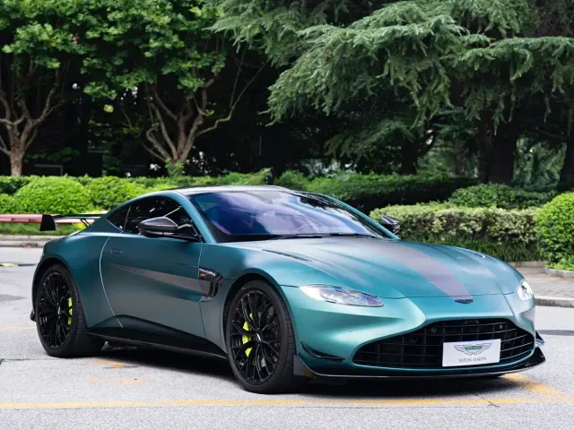 Aston Martin V8 Vantage — Фото автомобиля 3