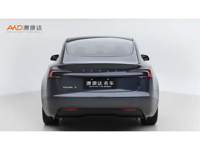 Tesla Model 3 — Фото автомобиля 4