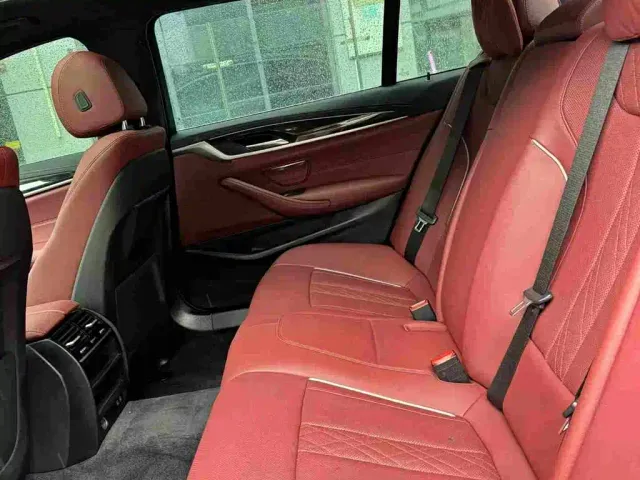 BMW 5 Series — Фото автомобиля 10