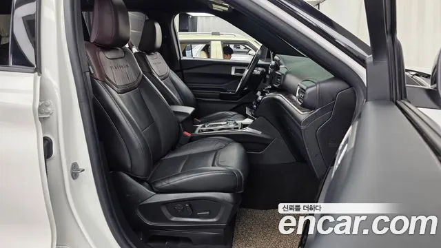 Ford Explorer Explorer 6 поколение 3.0 Platinum 4WD — Фото автомобиля 11