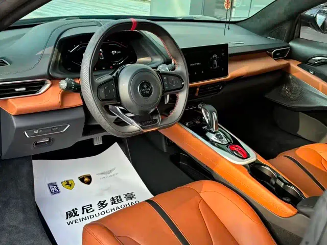 Lotus Emira — Фото автомобиля 4