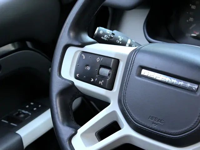 Land Rover Defender — Фото автомобиля 12