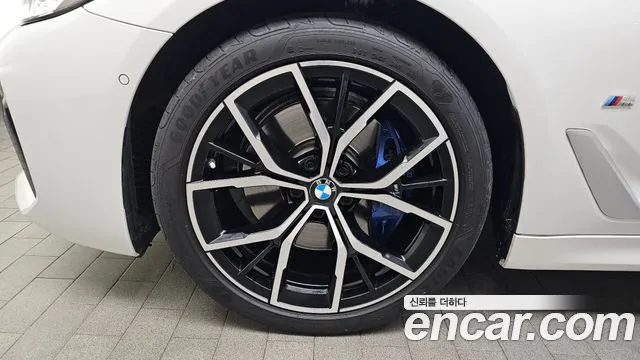BMW 5-Series 5 серия (G30) 530i xDrive M Sport — Фото автомобиля 4