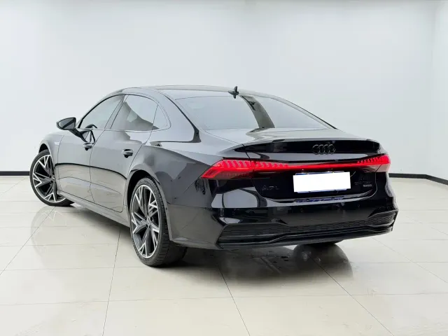 Audi A7L — Фото автомобиля 9