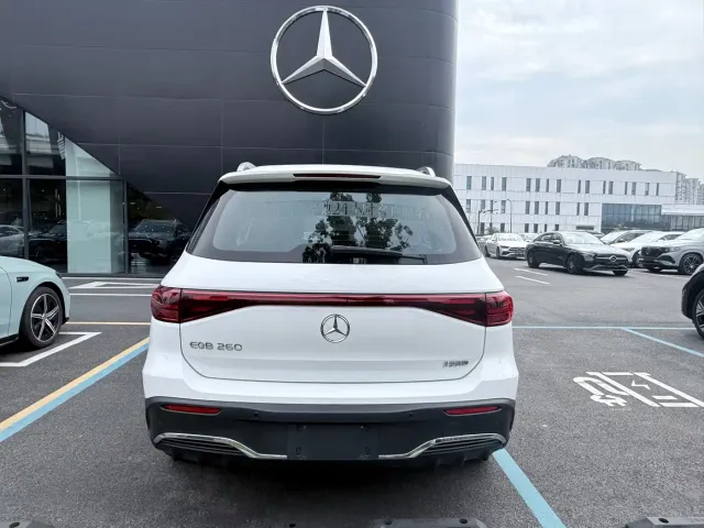 Mercedes-Benz EQB — Фото автомобиля 4