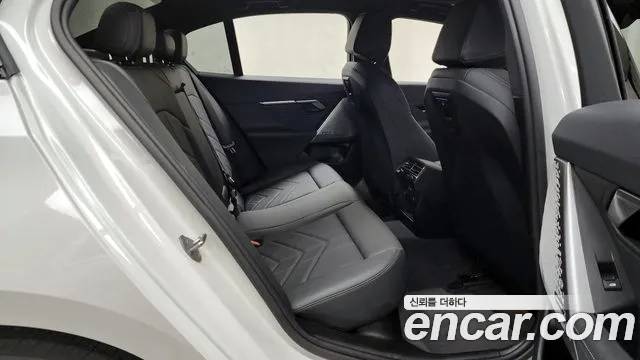 BMW 5-Series — Фото автомобиля 12