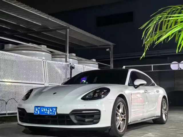 Фотография автомобиля — Porsche Panamera