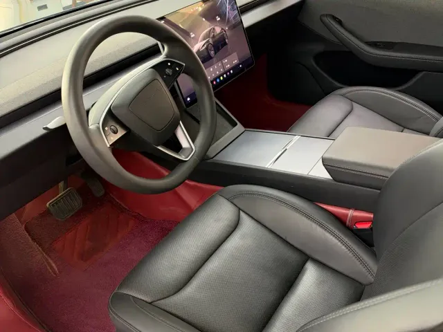 Tesla Model 3 — Фото автомобиля 8
