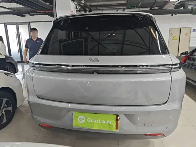 Li Auto L8 — Фото автомобиля 5