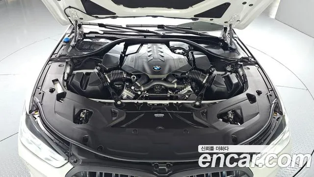 BMW 8 Series G15 — Фото автомобиля 9