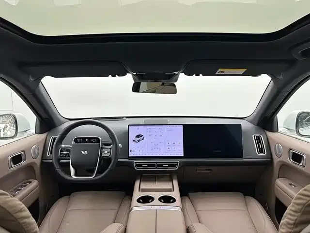Li Auto L6 — Фото автомобиля 9