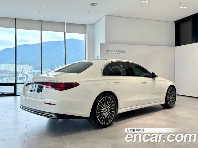 Mercedes-Benz E-Class — Фото автомобиля 4