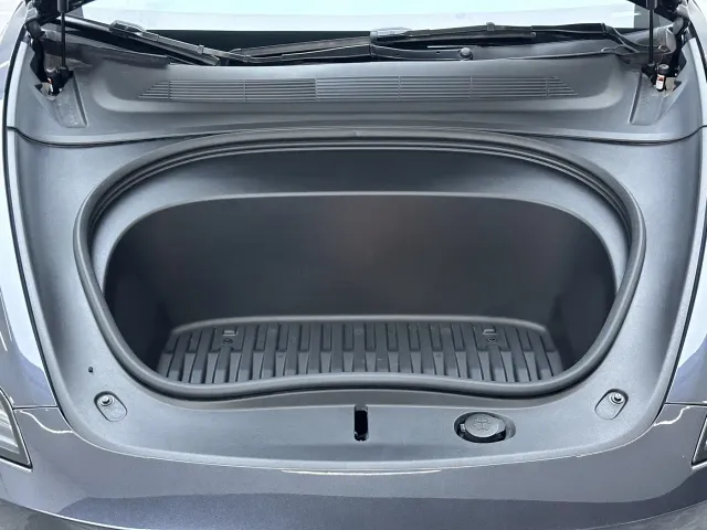 Tesla Model 3 — Фото автомобиля 9