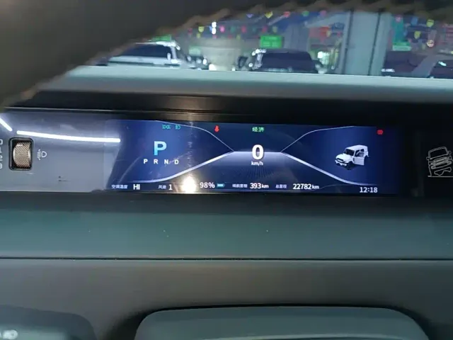 iCAR V23 — Фото автомобиля 11
