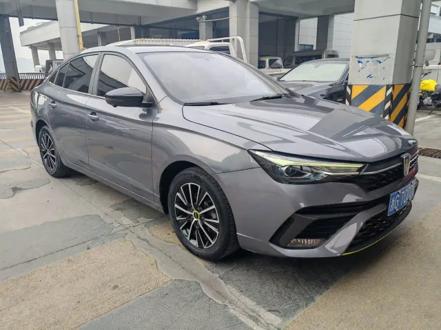 Roewe Roewe i5 2021 1.5L CVT Diamond Edition — Фото автомобиля 3
