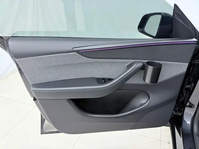 Tesla Model Y — Фото автомобиля 17