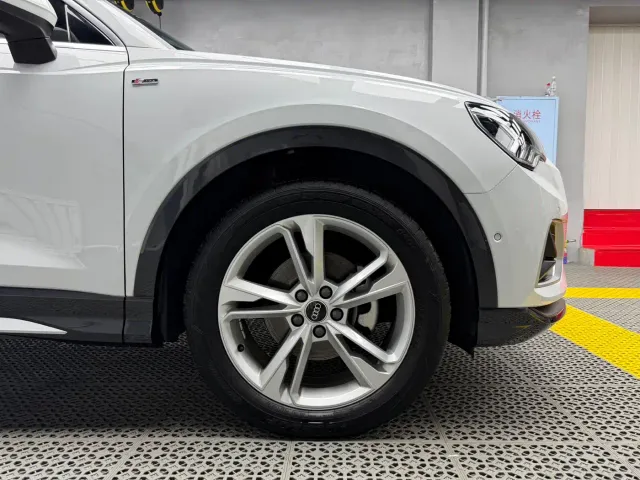 Audi Q3 — Фото автомобиля 9