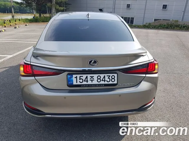 Lexus ES — Фото автомобиля 4