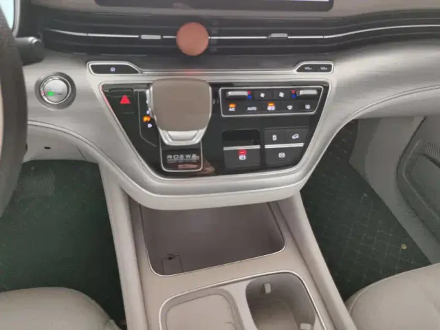Roewe Roewe iMAX8 EV 2025 1.5T DMH Land Luxury Edition — Фото автомобиля 16