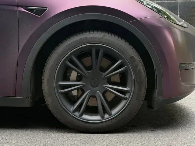 Tesla Model Y — Фото автомобиля 4