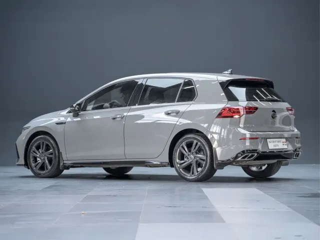 Volkswagen Golf — Фото автомобиля 11