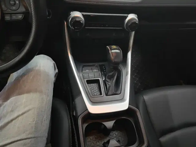 Toyota RAV4 — Фото автомобиля 13