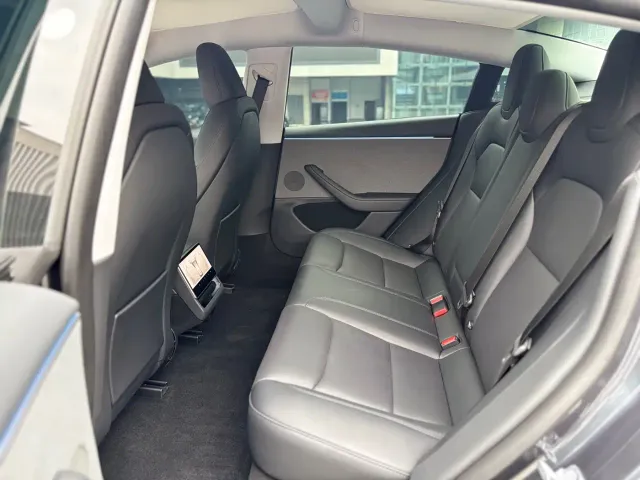 Tesla Model 3 — Фото автомобиля 12