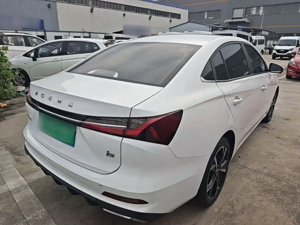Roewe Roewe i5 2023 1.5L CVT Honor Edition — Фото автомобиля 6