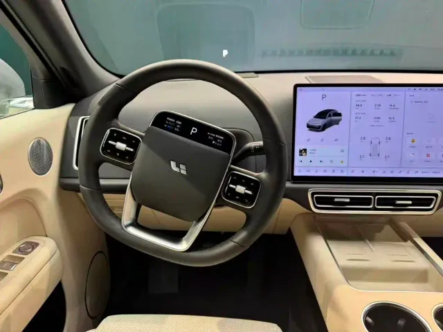 Li Auto L7 — Фото автомобиля 12