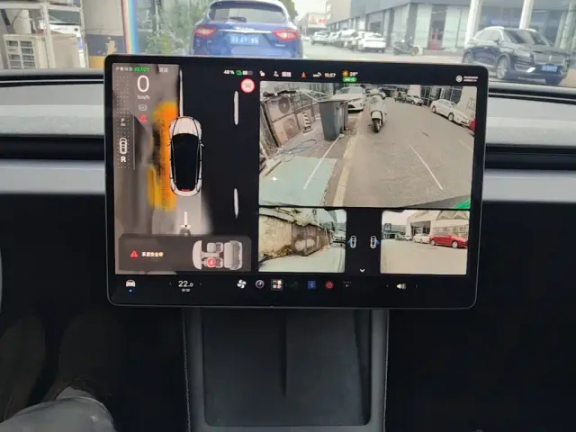 Tesla Model 3 — Фото автомобиля 12
