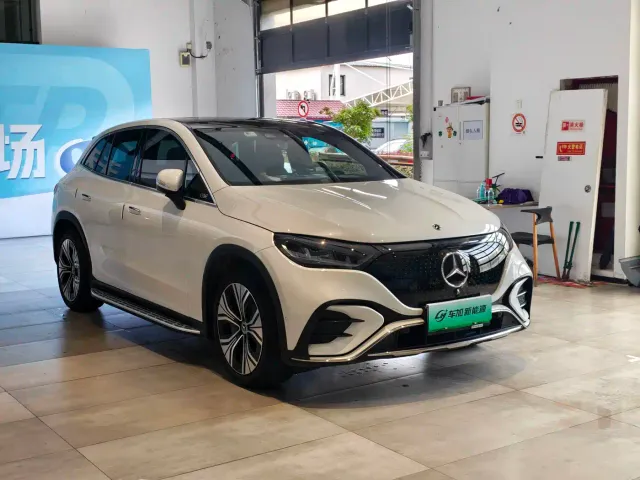 Mercedes-Benz EQE SUV — Фото автомобиля 3