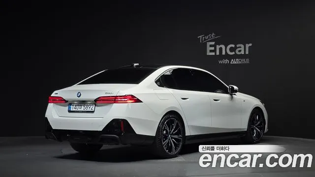 BMW 5 Series G60 — Фото автомобиля 2