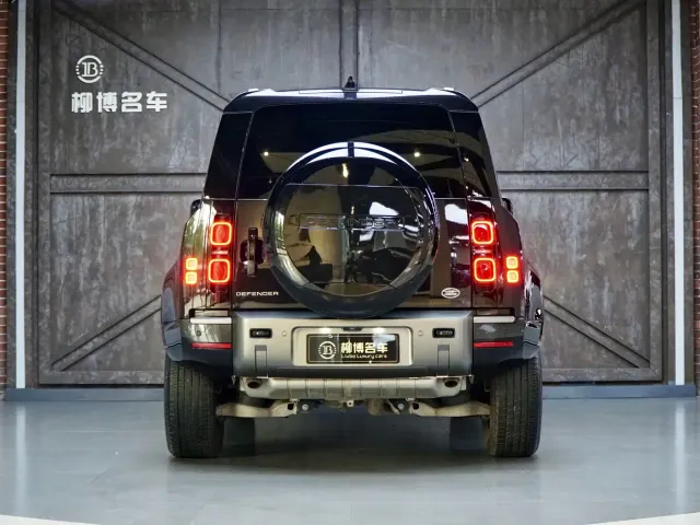 Land Rover Defender — Фото автомобиля 24