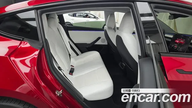 Tesla Model 3 — Фото автомобиля 12