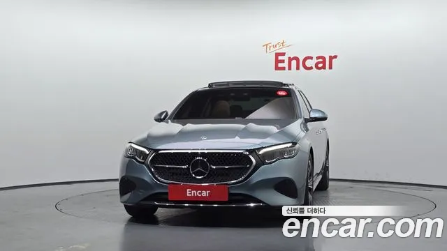 Mercedes-Benz E-Class — Фото автомобиля 3