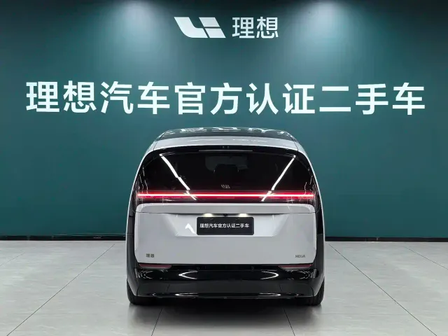 Li Auto MEGA — Фото автомобиля 16