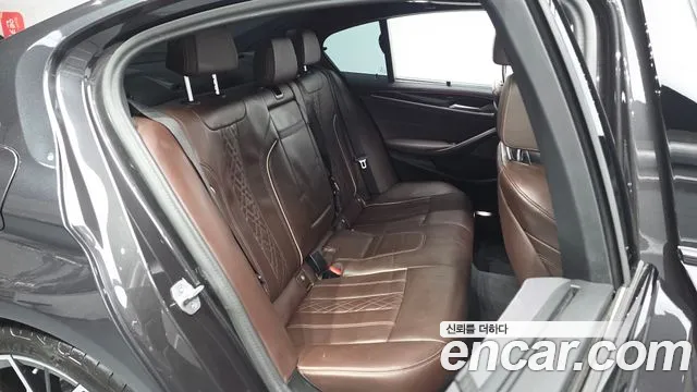 BMW 5 Series G30 — Фото автомобиля 17