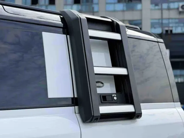 Land Rover Defender — Фото автомобиля 6
