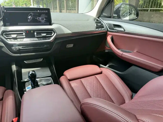 BMW iX3 — Фото автомобиля 6