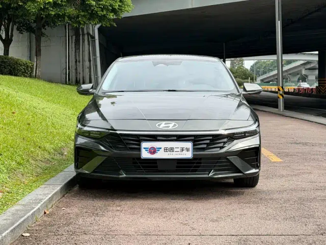 Hyundai Elantra — Фото автомобиля 2