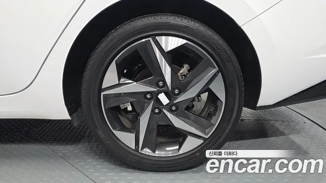 Hyundai AVANTE — Фото автомобиля 5