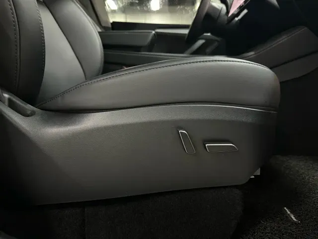 Tesla Model Y — Фото автомобиля 21